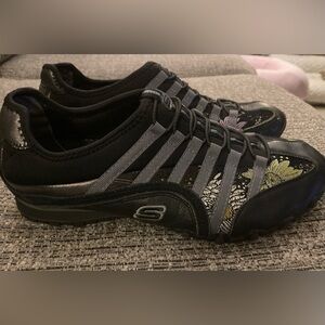Skechers Black and Gray Floral Athletic Shoes